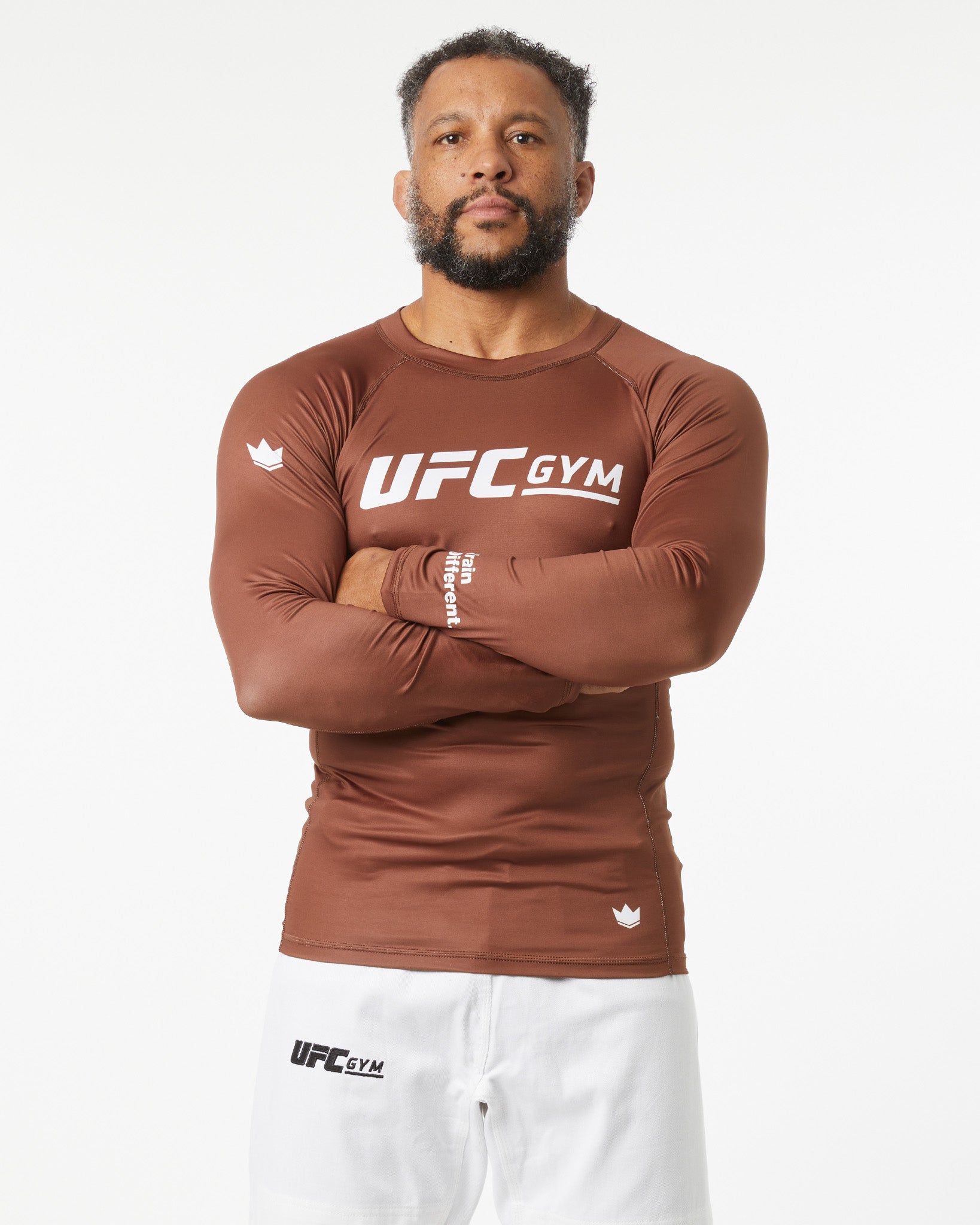【UFC】フィジカルジムウェアスリーブレス★正規品 ★追跡可 アンダーアーマー公式】 UAモチベート グラフィック スリーブ
